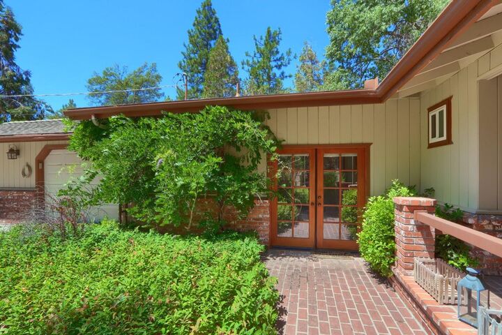 Property Photo: 5621 Ponderosa Court CA 95338