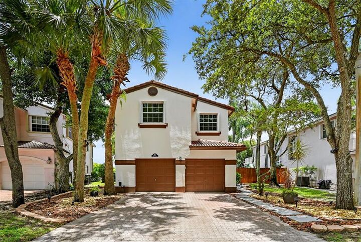 Property Photo:  9861 Fairway Cove Ln  FL 33324 