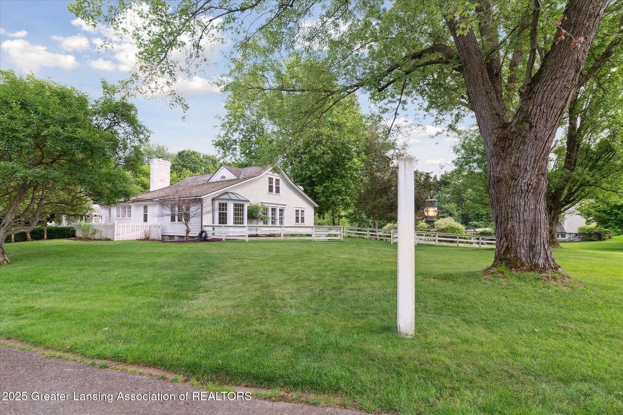 13855 Peacock Road  Laingsburg MI 48848 photo