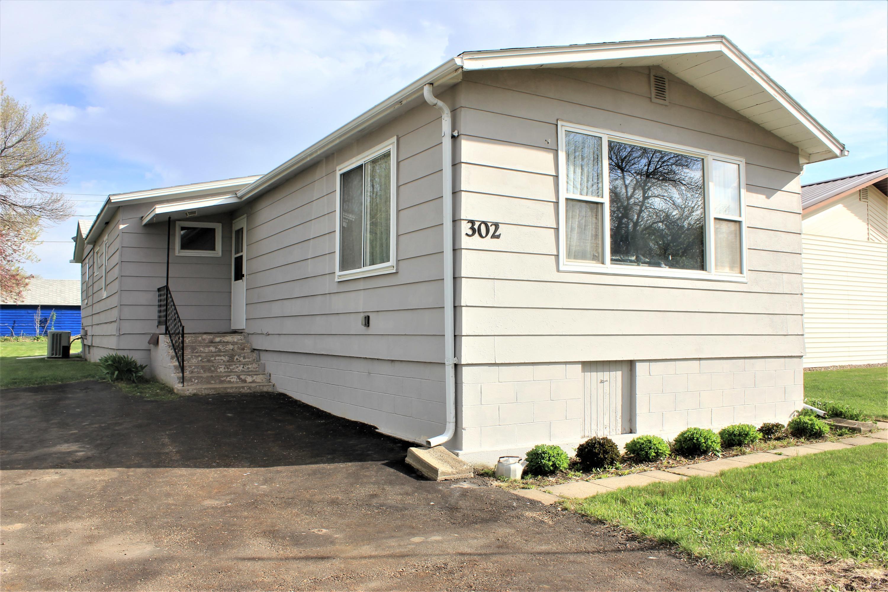 302 McKinley Avenue  Underwood ND 58576 photo