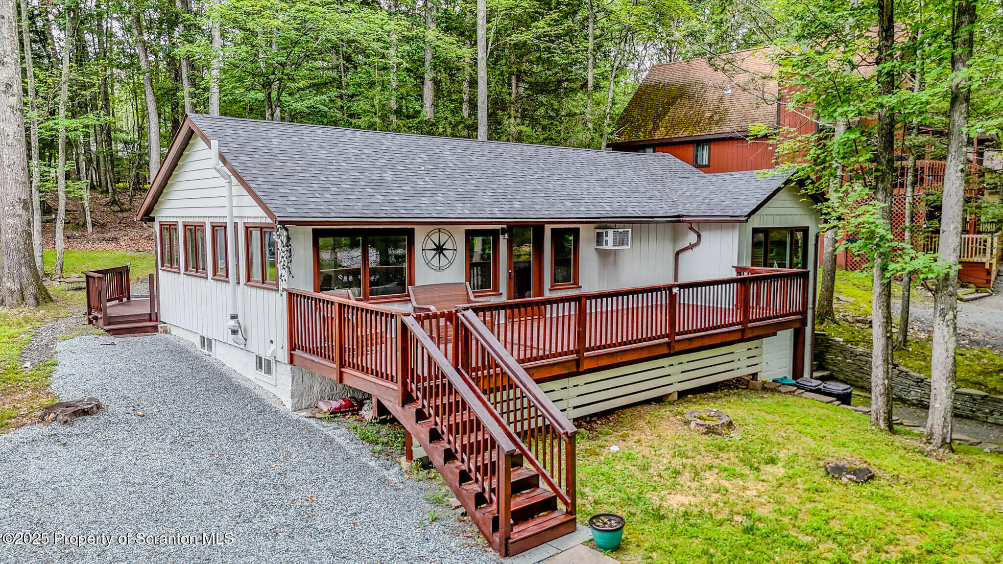 Property Photo:  