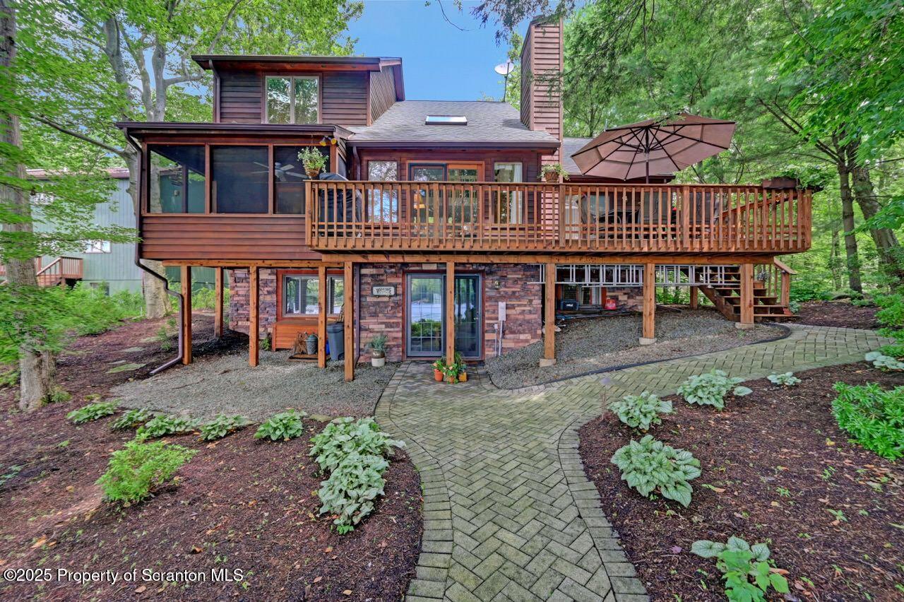 Property Photo: 1753 Rockpoint Court PA 18436