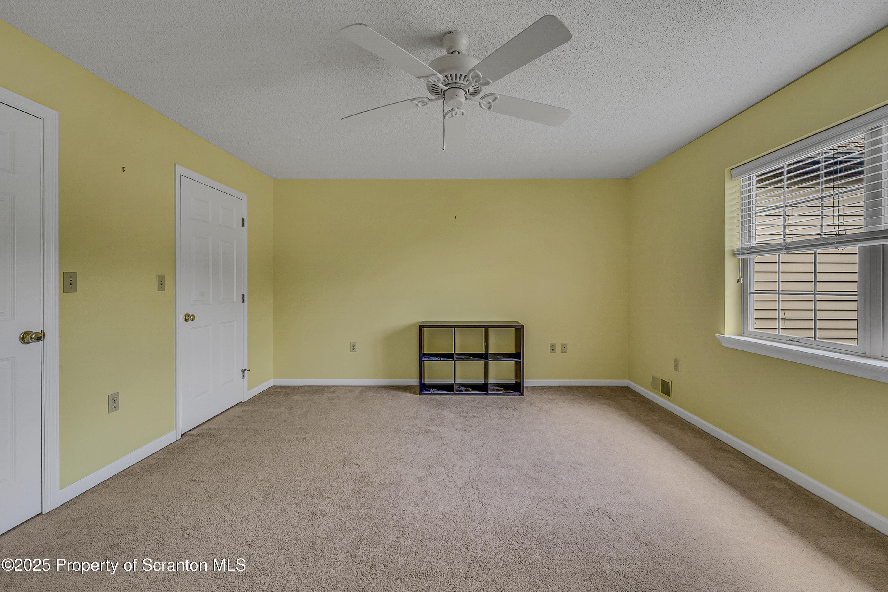 Property Photo: 33 Hedge Row Run PA 18411