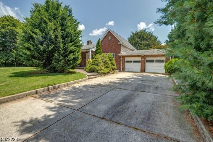 294 Fresh Ponds Rd  South Brunswick Twp. NJ 08902 photo