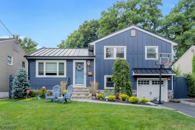 Property Photo:  922 Linden Lane  NJ 07083 