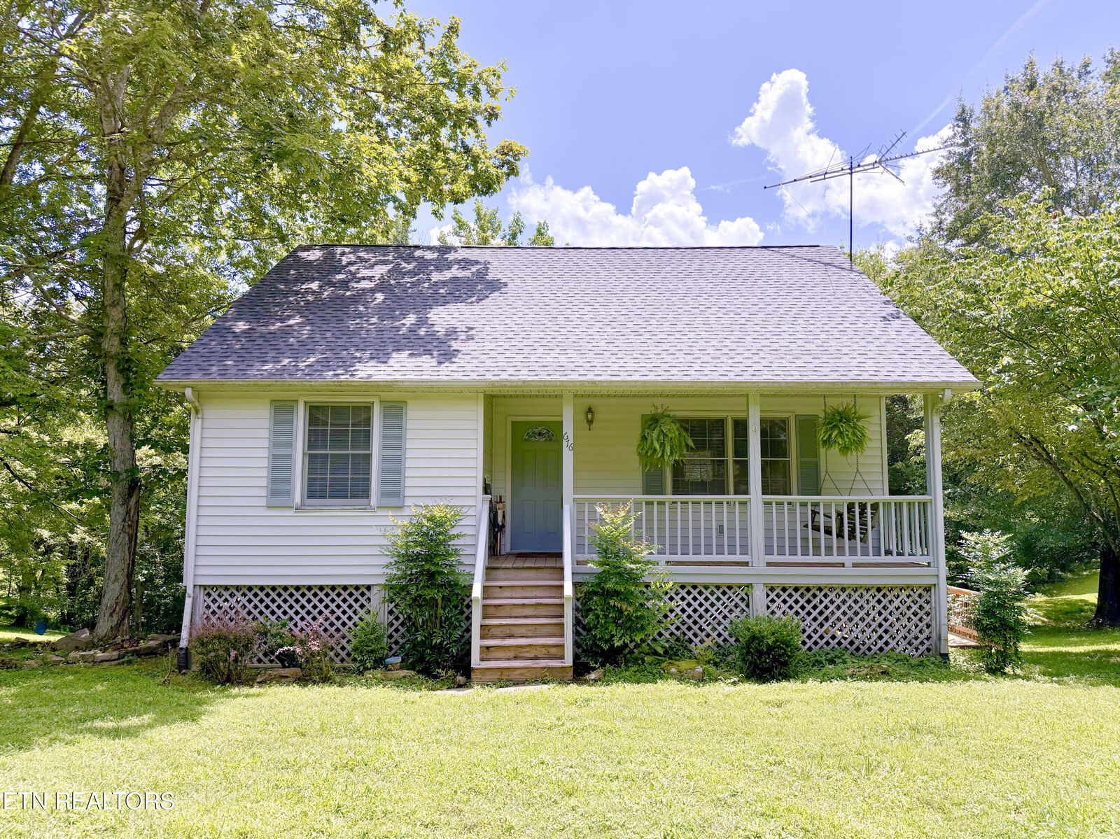 Property Photo:  676 Sunny Point Rd  TN 38544 