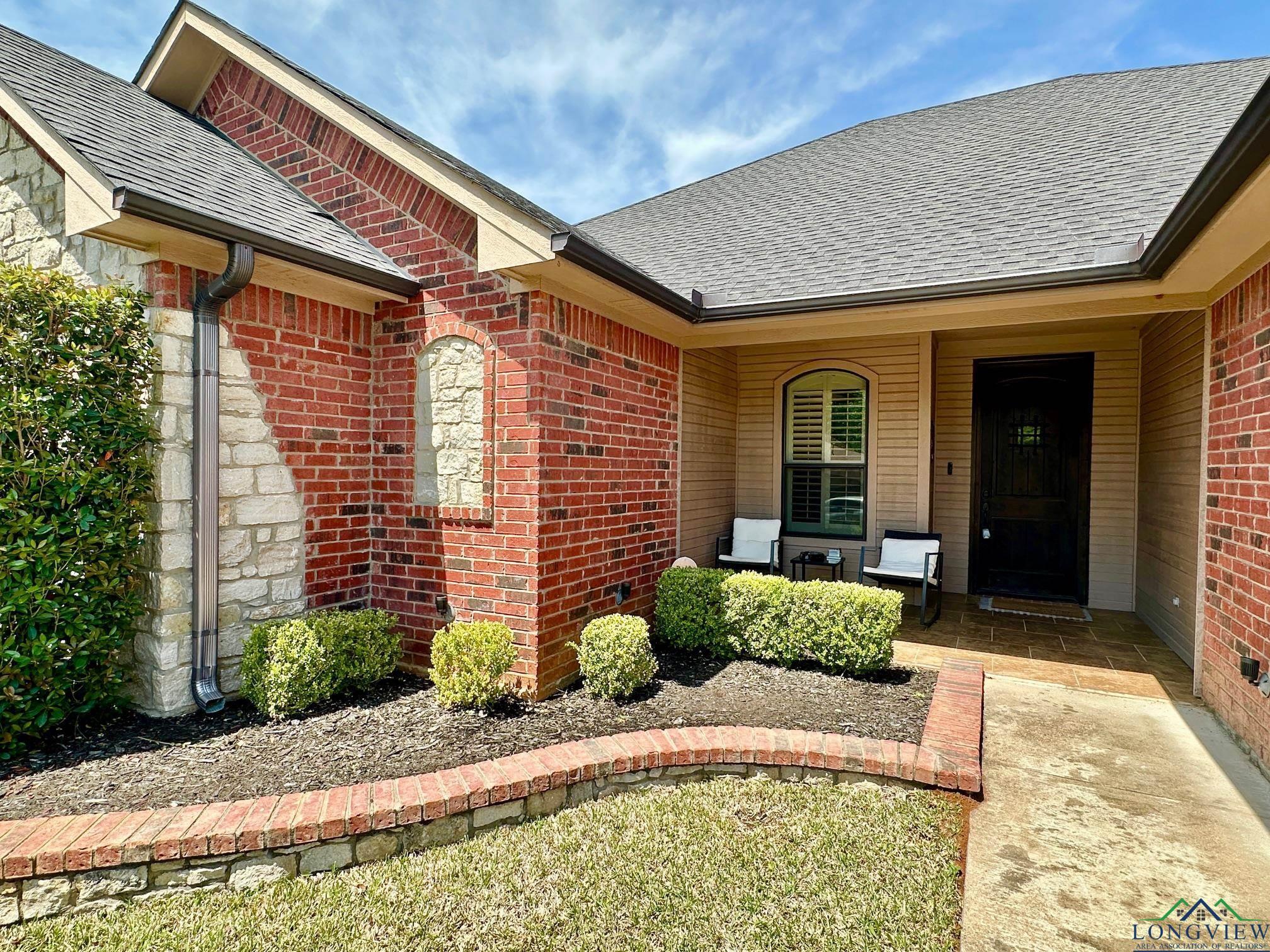 Property Photo: 809 Crepe Myrtle TX 75604