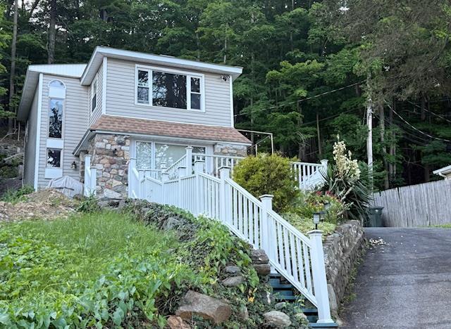 Property Photo:  685 Jersey Avenue  NY 10925 