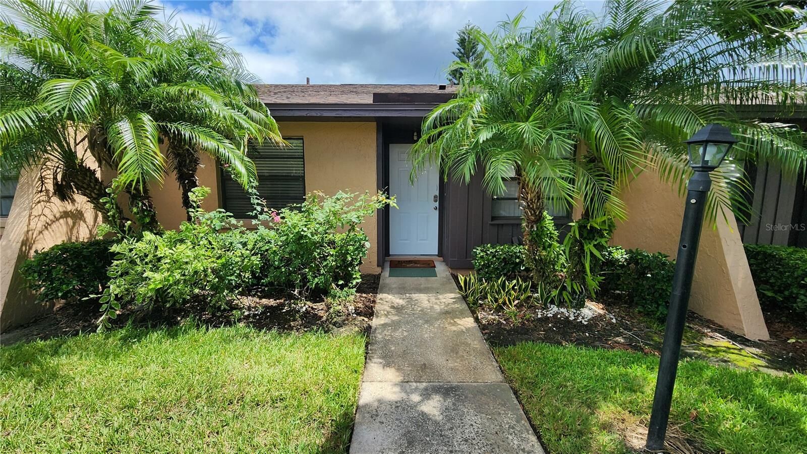 Property Photo: 2108 Bahamas Court 2108 FL 34741