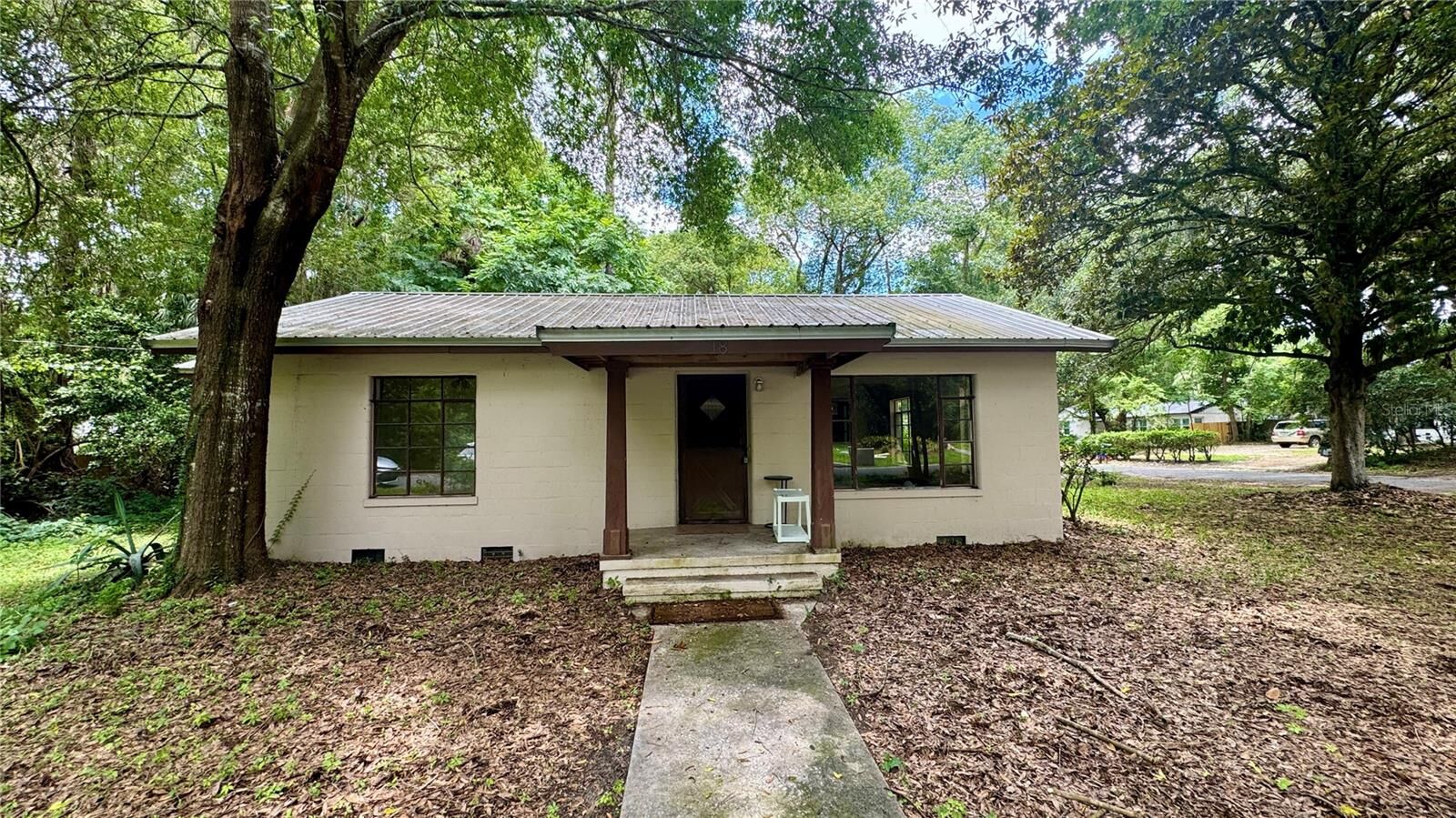 Property Photo: 18 NW 27th Street FL 32607