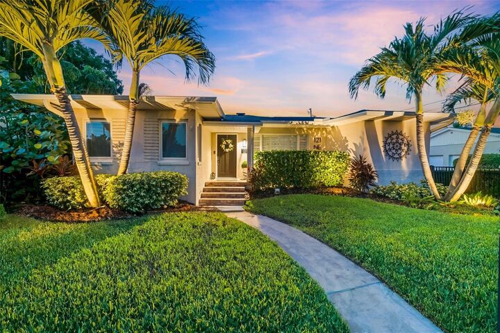 121 28th Avenue NE  St Petersburg FL 33704 photo