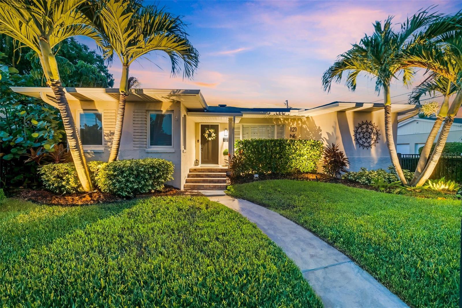 Property Photo:  121 28th Avenue NE  FL 33704 
