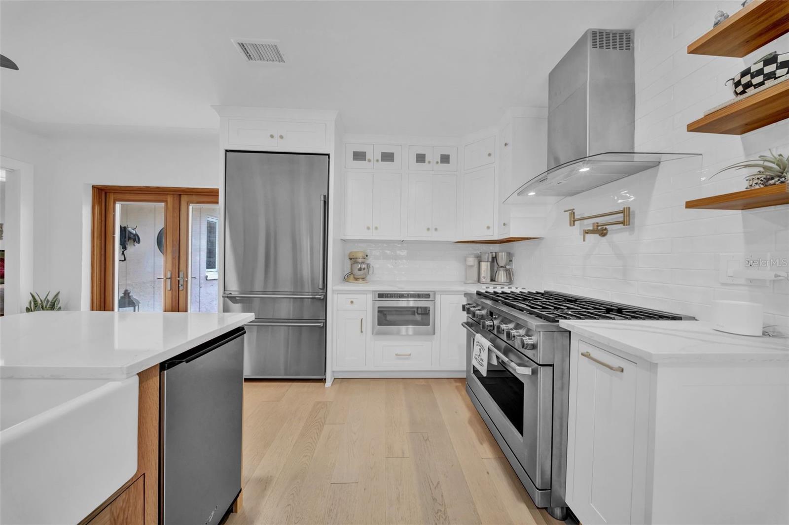 Property Photo:  121 28th Avenue NE  FL 33704 