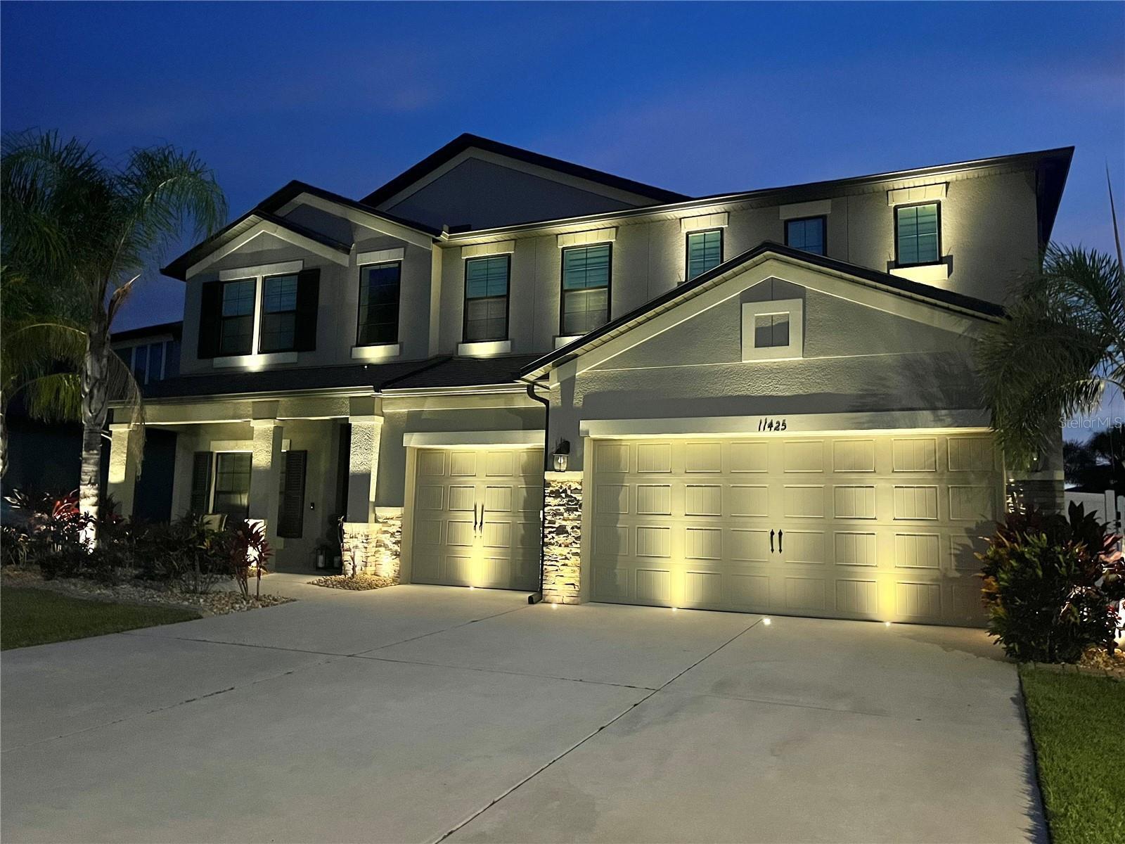 Property Photo:  11425 Leland Groves Drive  FL 33579 