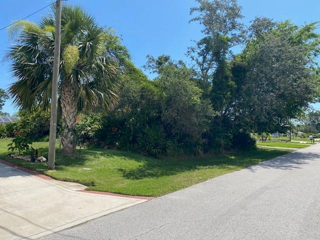 Property Photo:  103 Fenimore Lane  FL 32137 