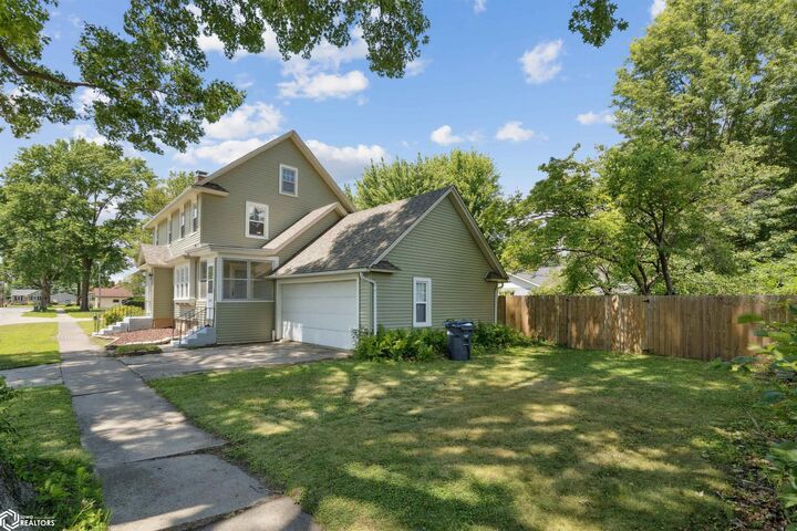 Property Photo: 2020 Dill Street IA 52601