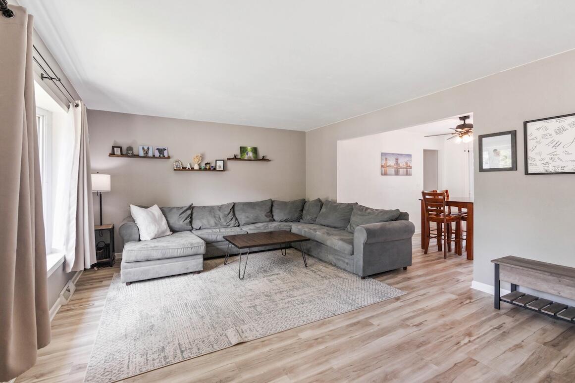 Property Photo: 2028 Dixie Dr WI 53189