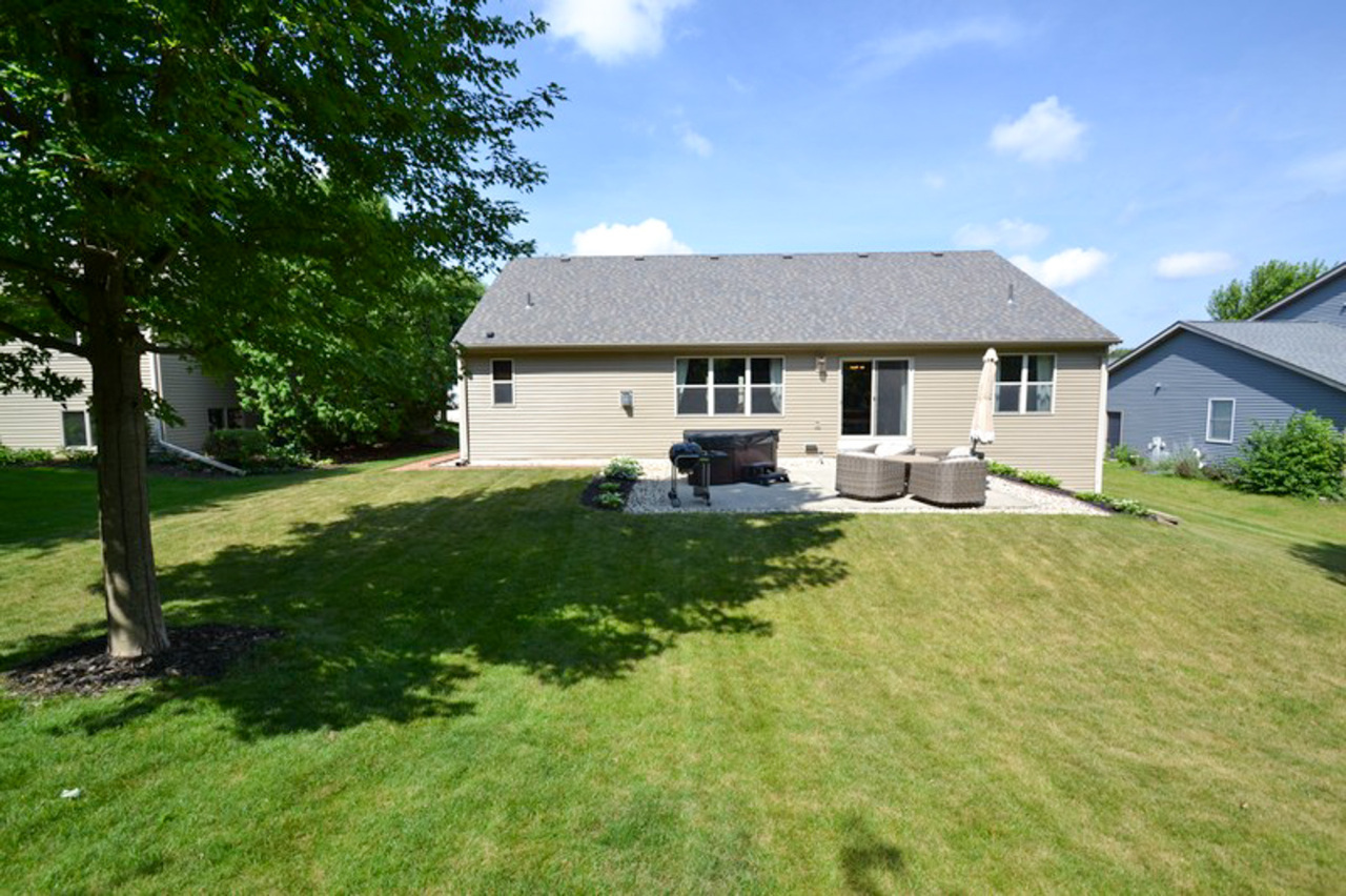 Property Photo: 431 Thurow Dr WI 53066