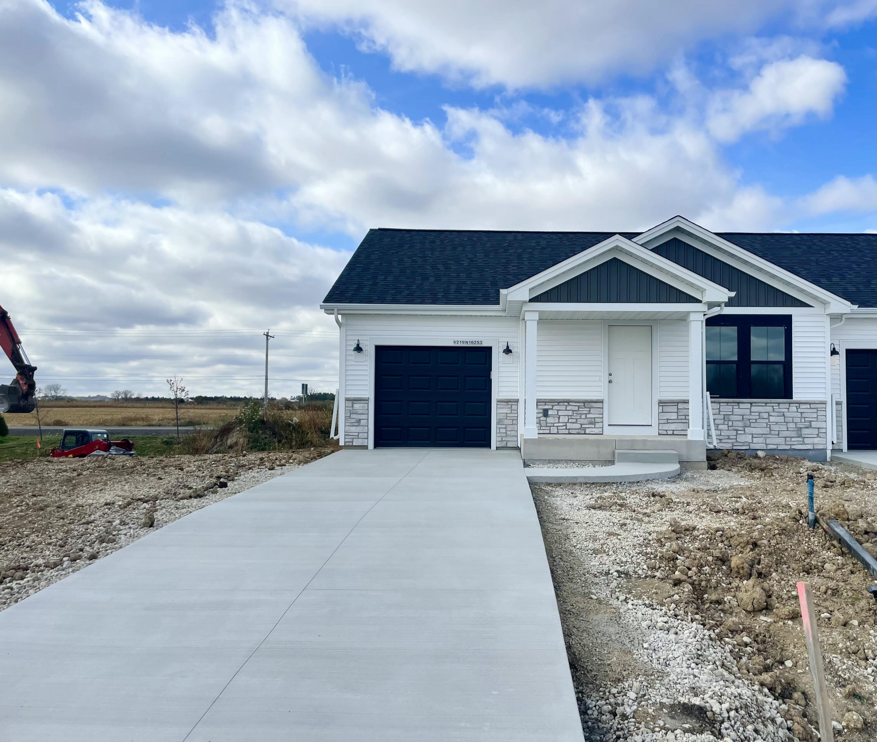 W219n16253 Primrose Ct  Jackson WI 53037 photo