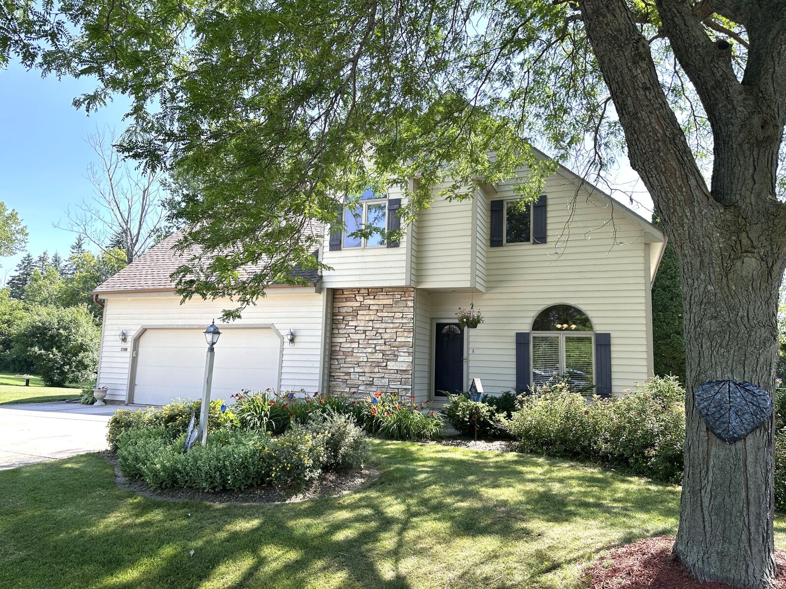 Property Photo: 5200 Silver Fox Run WI 53083