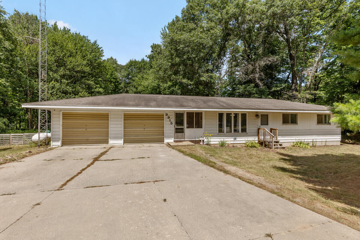 Property Photo:  3915 E Fox Drive  MI 49327 