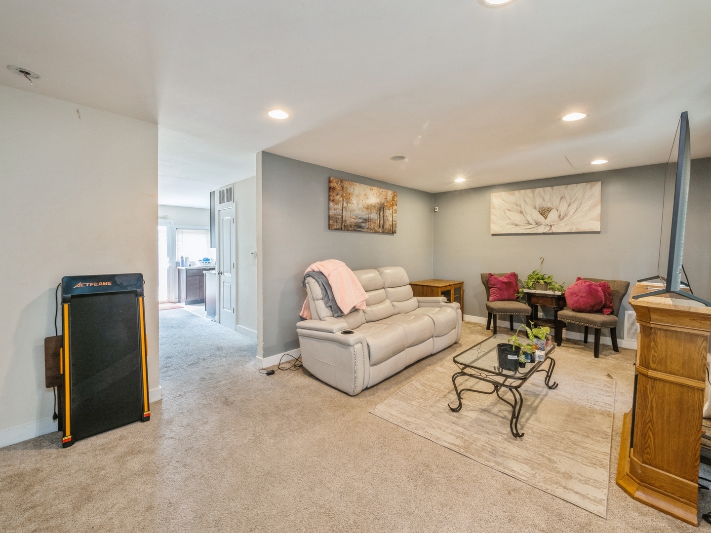 Property Photo:  1117 Court B Court  IL 60133 