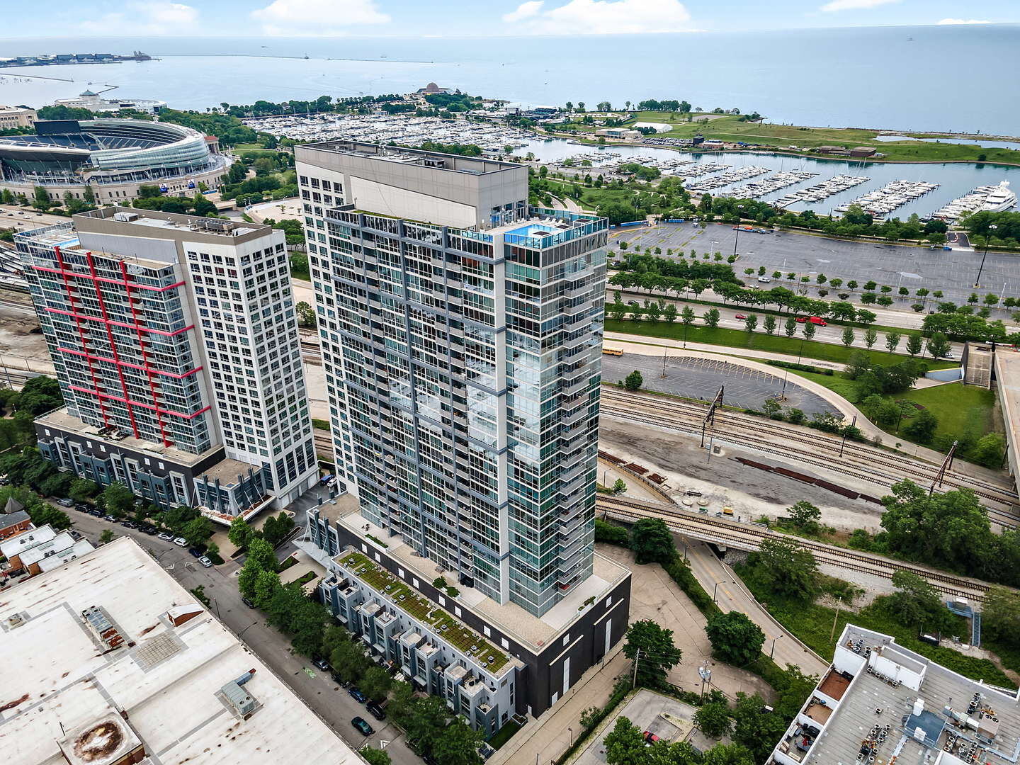 Property Photo: 1901 S Calumet Avenue 2402 IL 60616