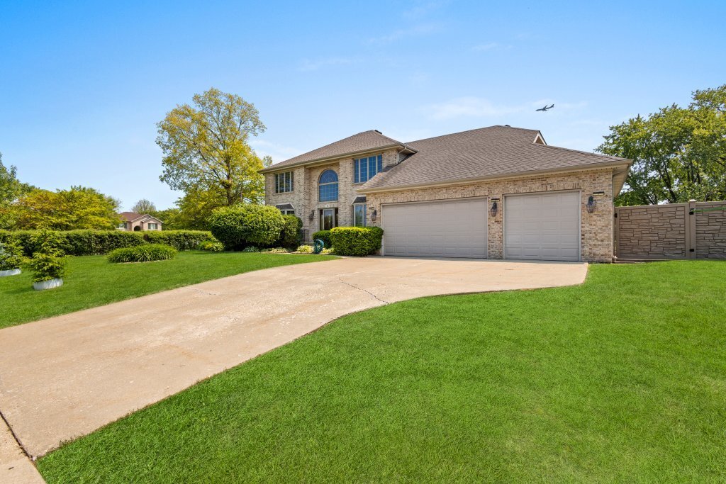 Property Photo: 5 W Niagara Avenue IL 60193
