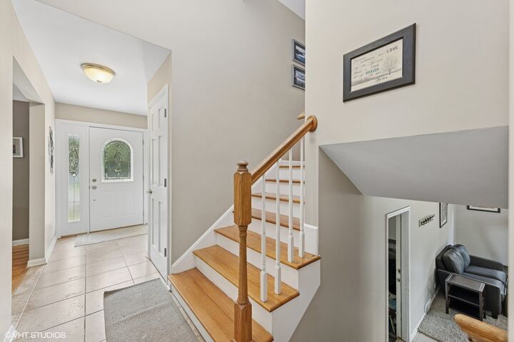 Property Photo: 305 Willowcrest Drive IL 60181