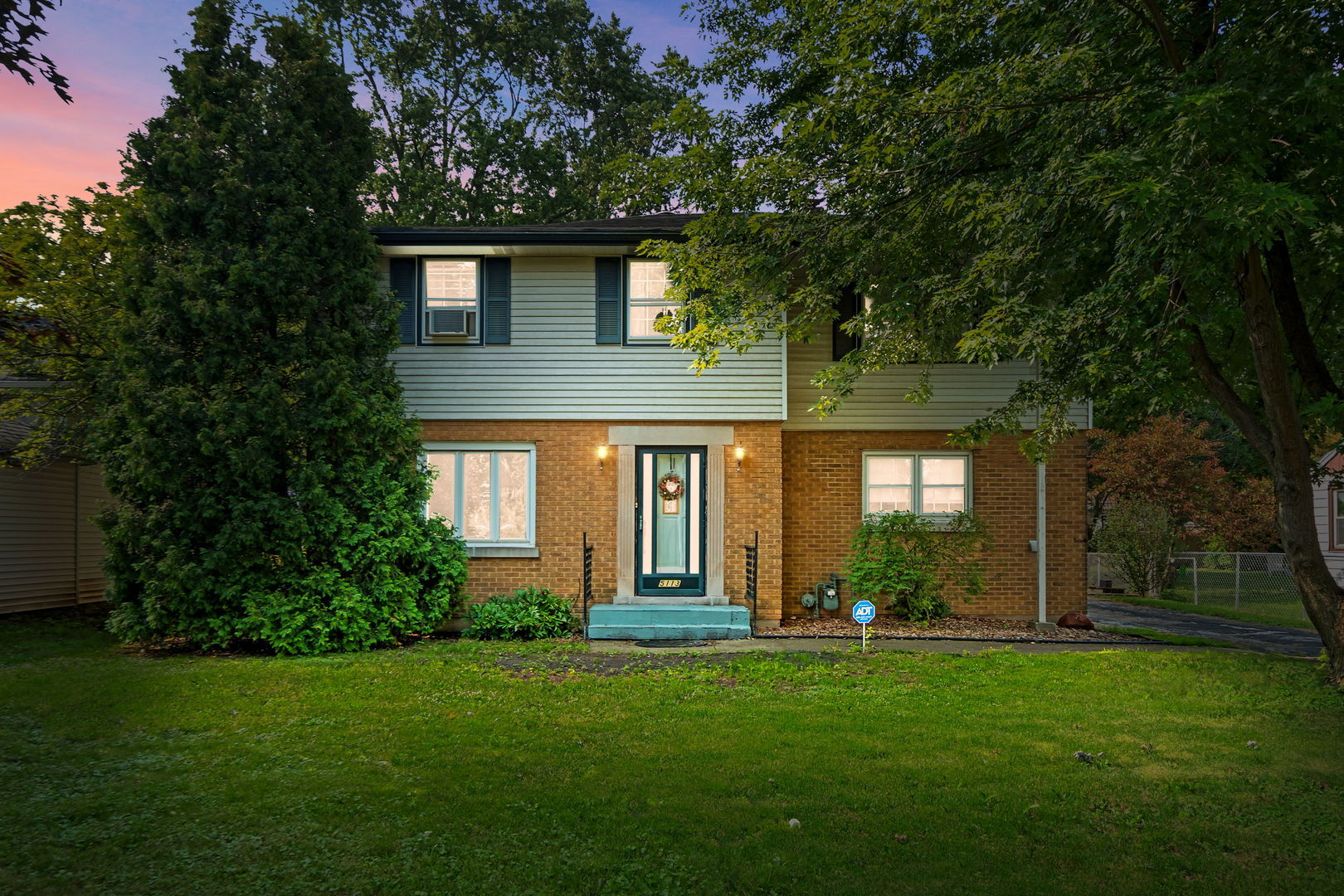 Property Photo: 5113 W 79th Place IL 60459