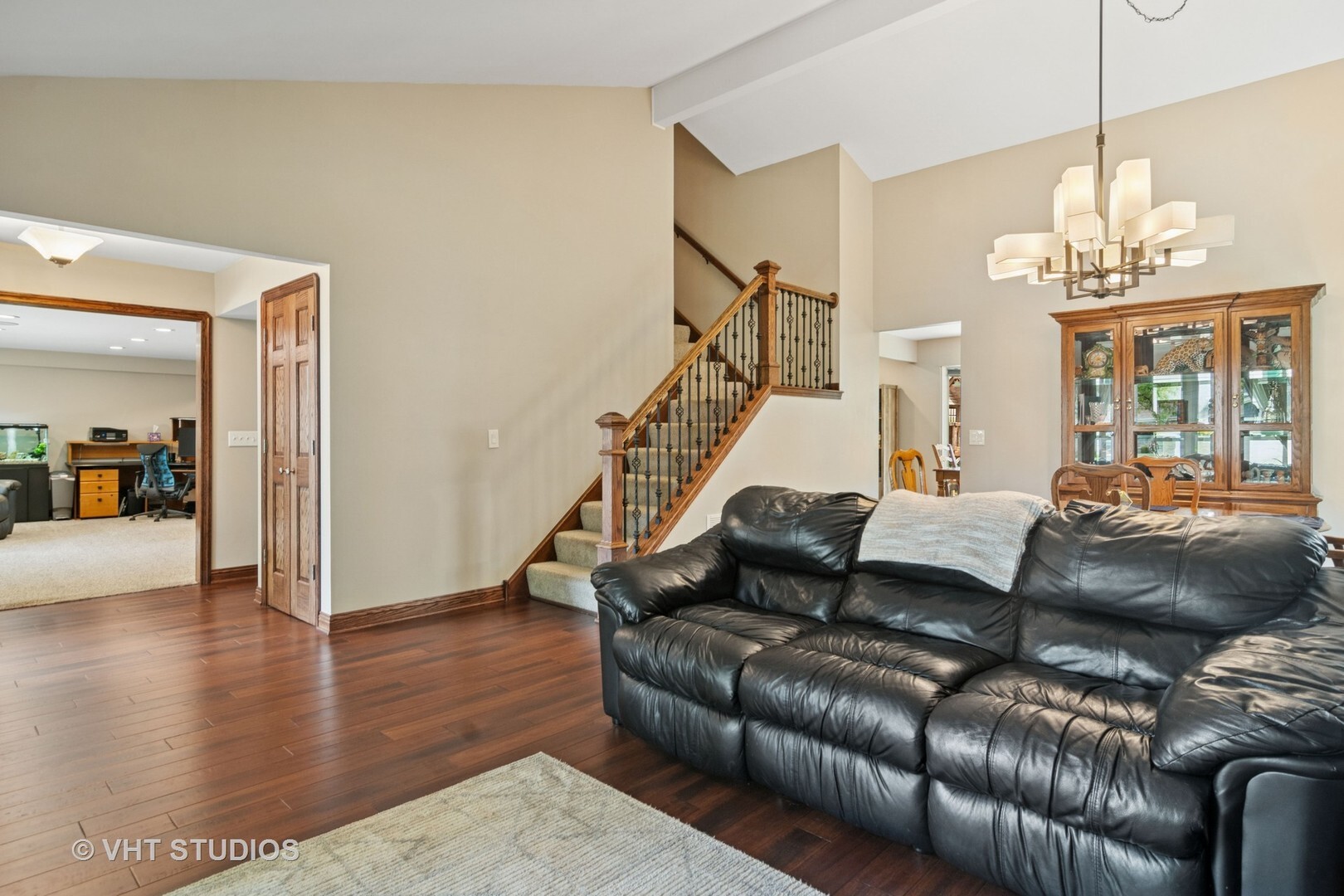 Property Photo: 1050 Crofton Lane IL 60089