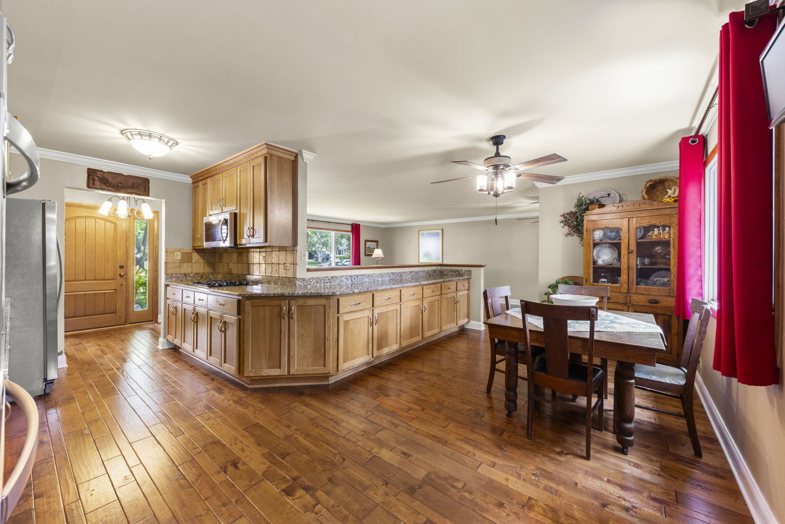 Property Photo: 614 Bakewell Lane IL 60565