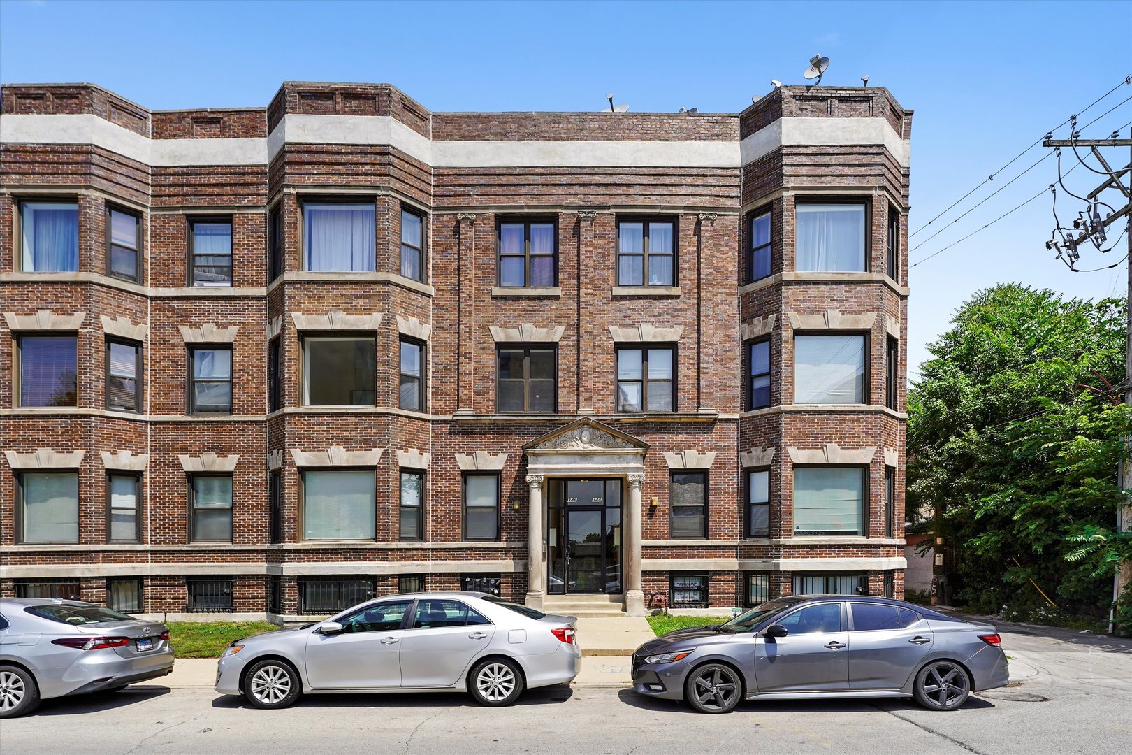 Property Photo: 348 E 41st Street 1 IL 60653