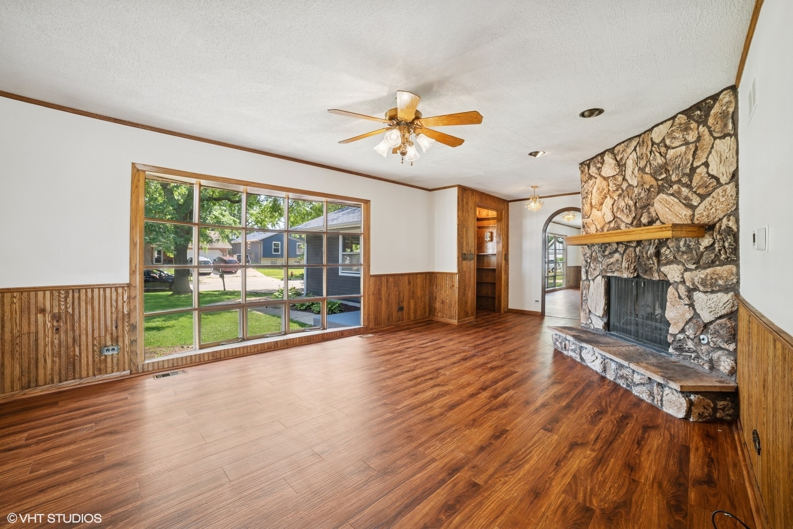 Property Photo: 6 Spring Valley Lane IL 60107