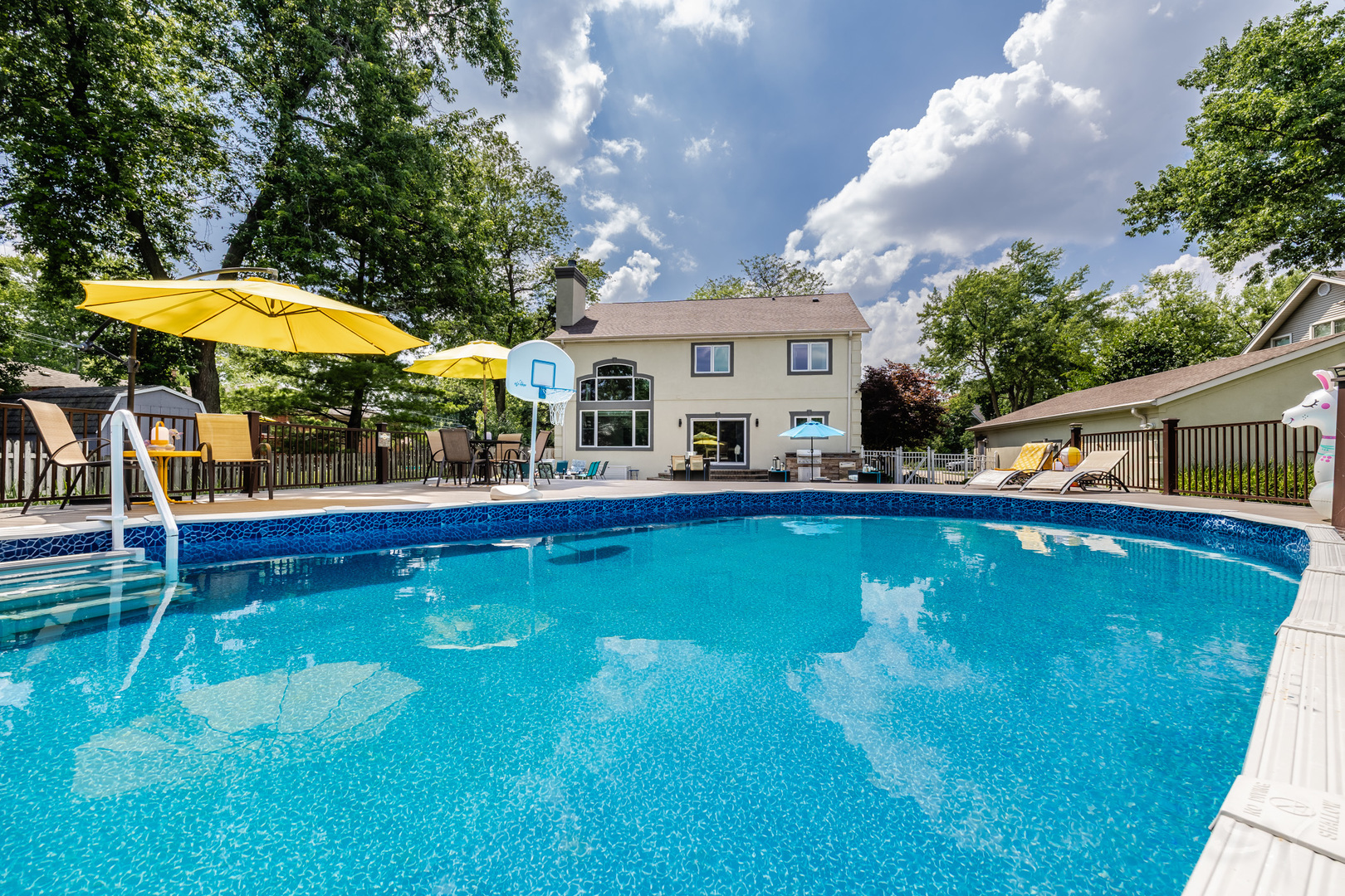 Property Photo:  1611 N Evergreen Avenue  IL 60004 