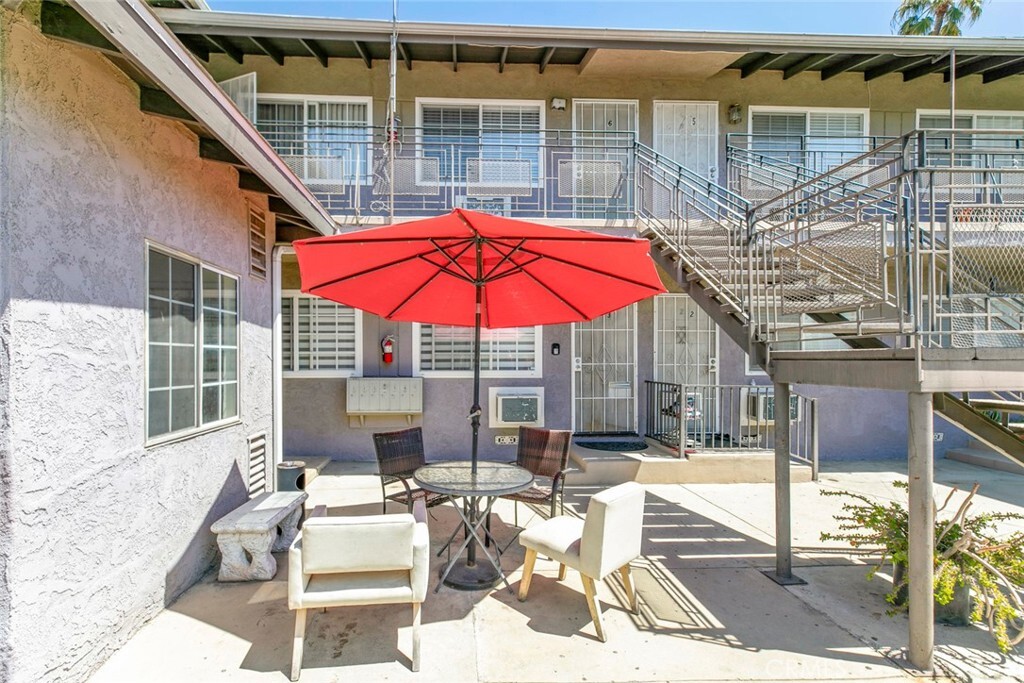 Property Photo:  6923 Ben Avenue  CA 91605 