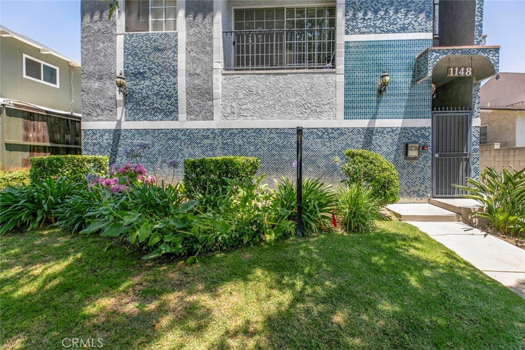 Property Photo: 1148 San Rafael Avenue 6 CA 91202