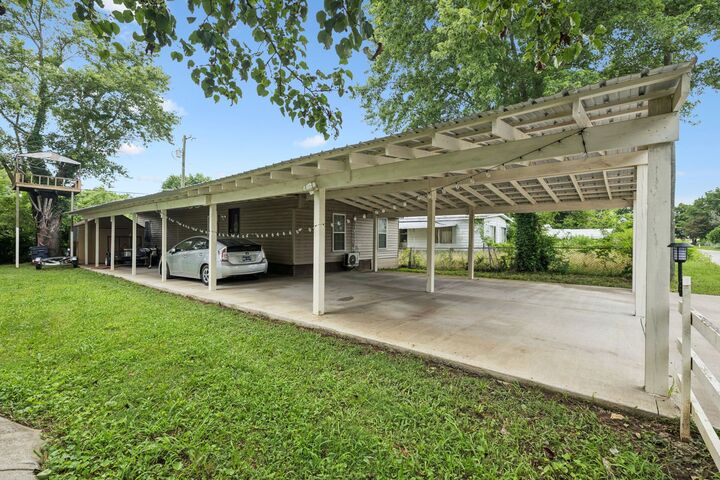 Property Photo: 613 Sycamore Ln TN 37086