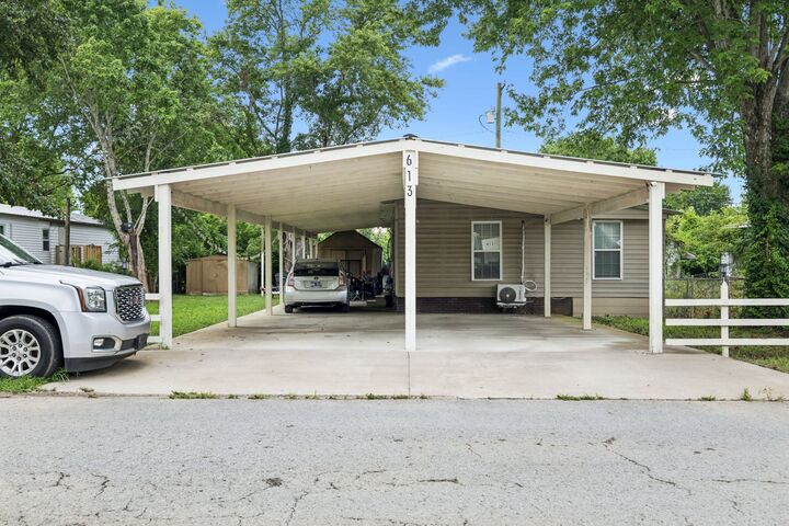 Property Photo:  613 Sycamore Ln  TN 37086 