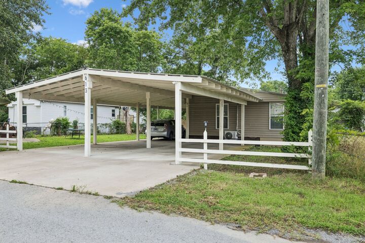 Property Photo: 613 Sycamore Ln TN 37086