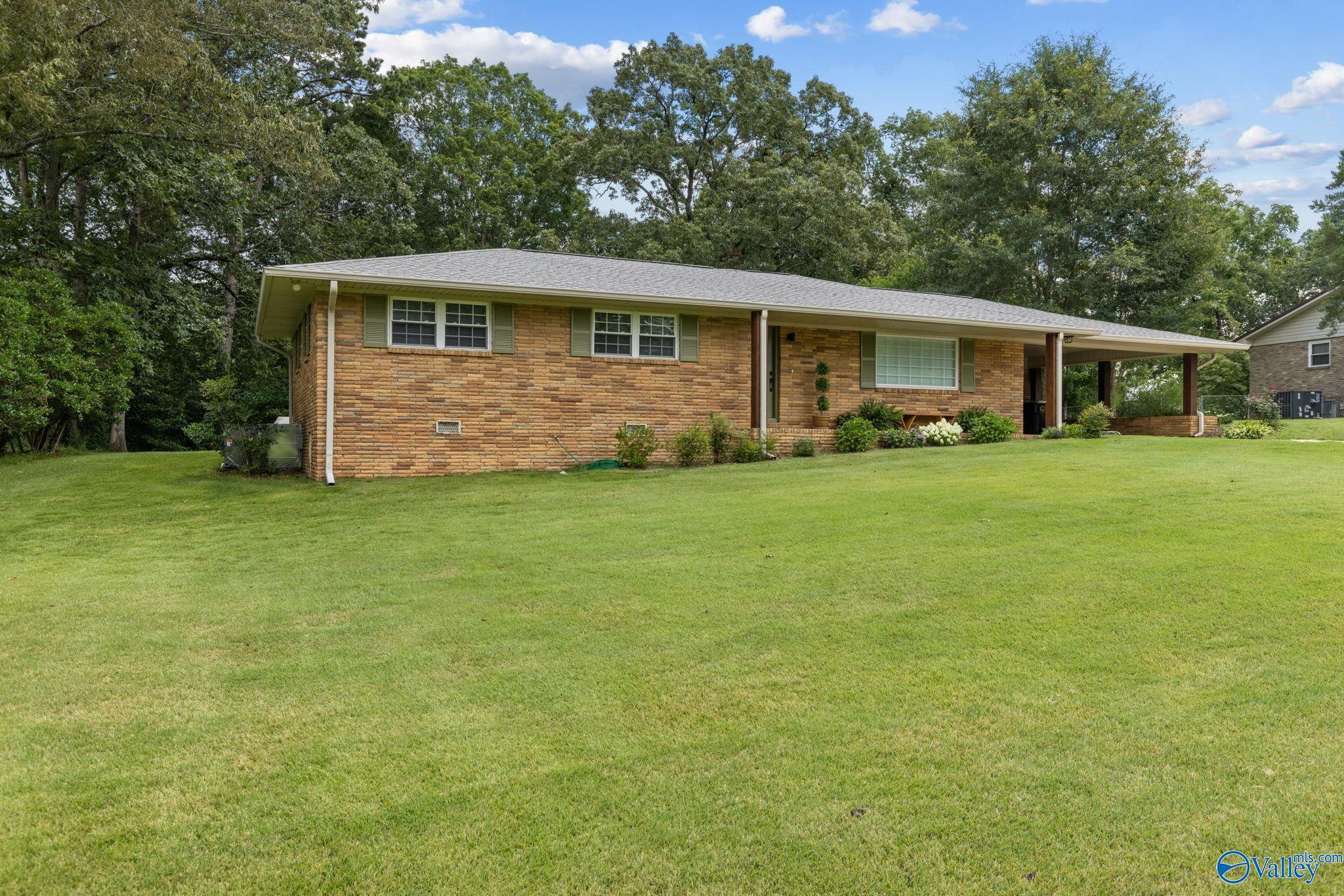 Property Photo: 1020 NE Larkwood Drive AL 35055