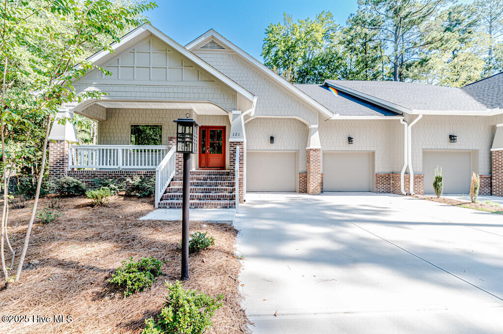 Property Photo:  121 Lamplighter Village Drive  NC 28374 