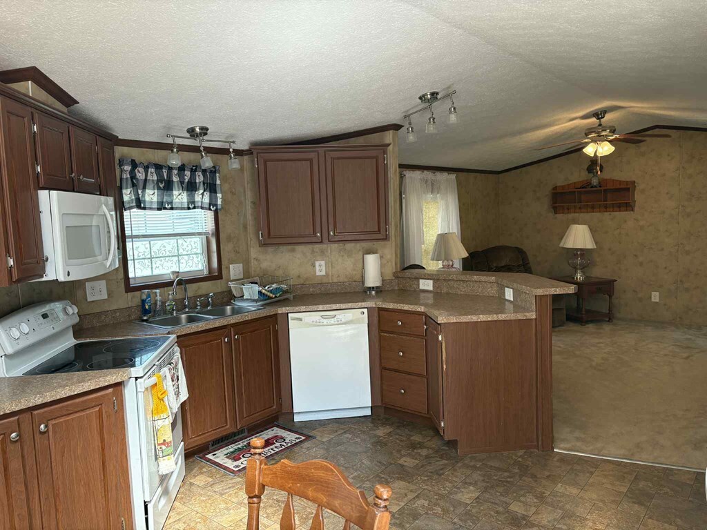 Property Photo: 23 Pin Oak Ln PA 16947