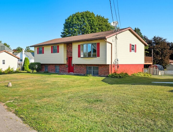 Property Photo: 407 Seneca Street PA 18840