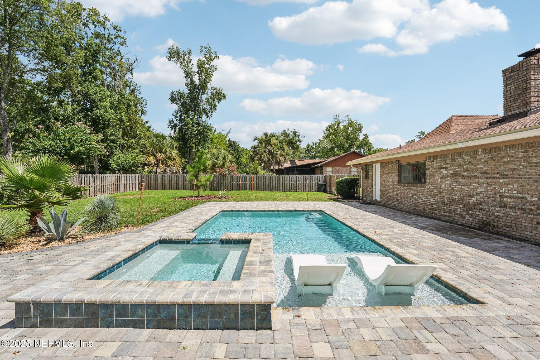 Property Photo: 366 Perthshire Drive FL 32073