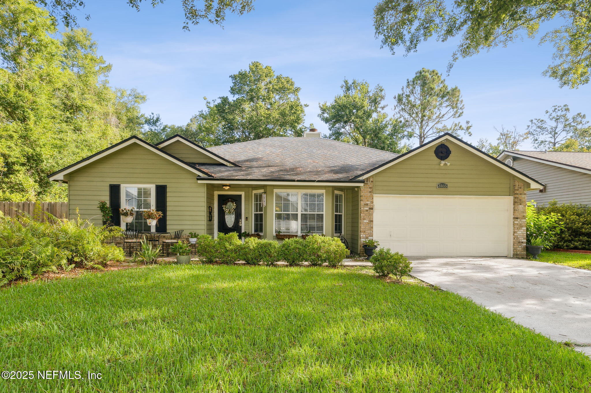 Property Photo: 3165 Sweetwater Oaks Drive N FL 32223