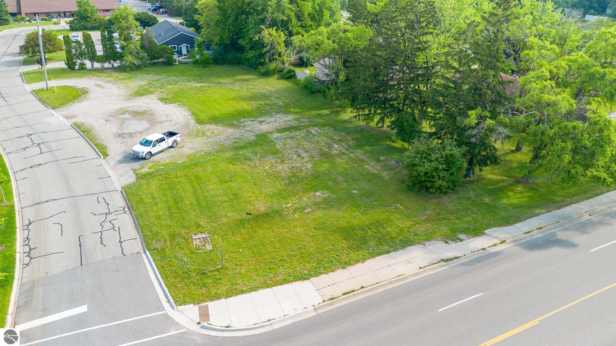 915 E Broomfield Road  Mt Pleasant MI 48858 photo