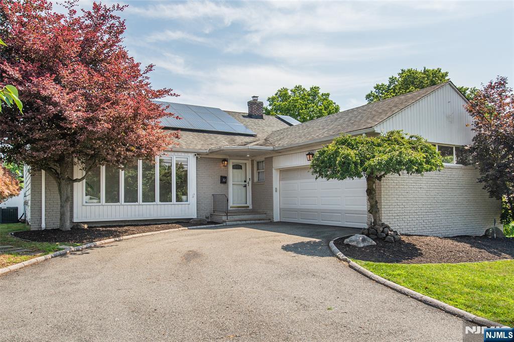Property Photo:  32 Brantwood Place  NJ 07013 