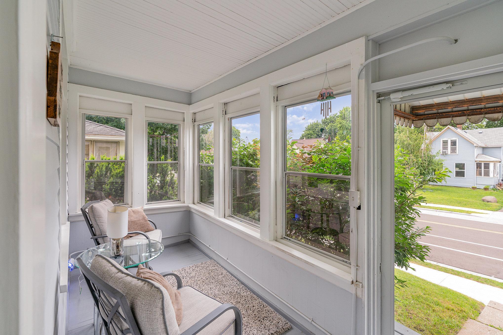 Property Photo:  190 Annapolis Street E  MN 55118 