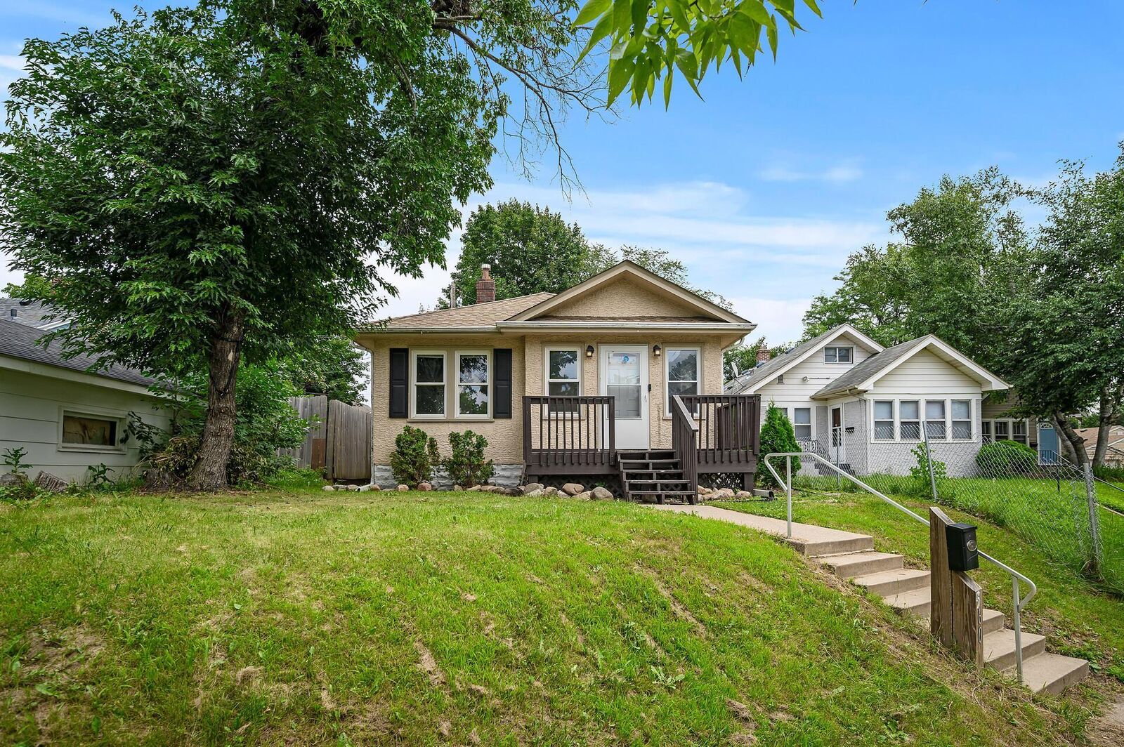 Property Photo:  560 Gotzian Street  MN 55106 